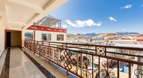 Floral Hotel · Shangri-la Blue Sky - Image 4