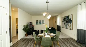 Lavishly Decorated 3-Bedroom Home Near Samsung-Taylor with King-Sized Bed - Image 3