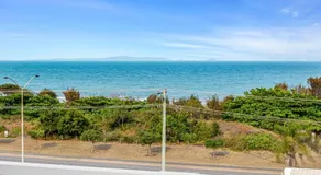 Sunrise Beachfront Getaway - Image 2