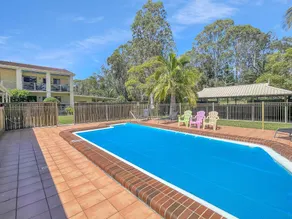 Beachside Apartment Overlooking Casey’s Beach - Image 4