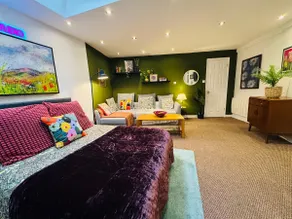 #11 Impressive and Spacious Studio Sleeps 4 - Perfect for Contractors and Families - Free Parking - Image 2