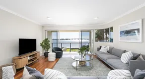 Panoramic Water View Apartment - Image 2