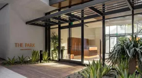 Pearl Coast - Modern 2BR with Rooftop Pool & Views - Image 5