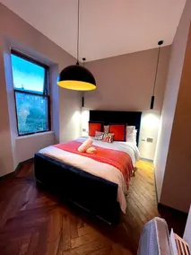 Stunning 1 bed Apt in West End - Image 3