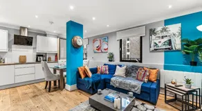 City Centre, Spacious, Ensuite, Smart TV, Sofa Bed - Image 2