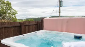Keepers Lodge with Hot Tub - Image 4