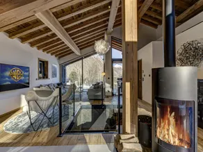 Contemporary Mountain Chalet for 10 Guests - Image 4