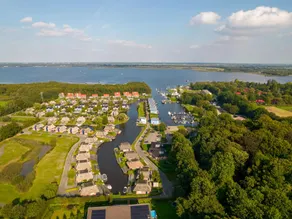 Comfortable Waterfront Park Retreat - Image 5