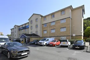 Travelodge Harlow - Image 4