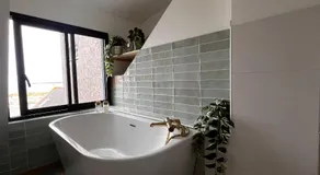 Appartement duplex rénové, plein bourg, vue mer - Image 3