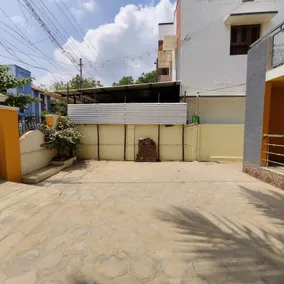 Square Dormitory  Stays - Image 4