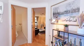 RiverView-2Br-Sleeps4-CityCentre-Parking-FastWiFi - Image 3