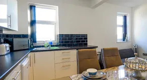 Zeenat Central Bury - Modern 2BR with Free Parking Sleeps 6 - Image 5