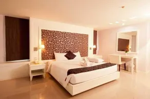 Convenient Grand Hotel (SHA Extra Plus) by ZUZU - Image 2