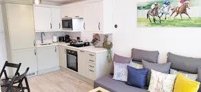 Modern 2 BR Apartment near Town - Image 3