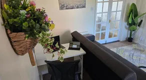 Highwoods Haven Luxury Stay with Garden and Parking - Image 3