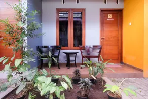 RedDoorz @ Griya Bougenville Magelang - Image 4