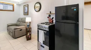 Spacious 2BR Apt • Free Parking • Baden - Image 3
