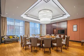 V City Hotel - Image 3