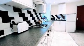 Crystal Suite 2 -free private parking - Image 5