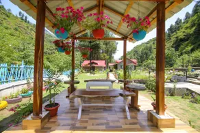 River Side Cottage With Private Lawn - Image 2