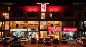Seven Hotel - Image 4