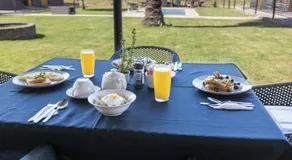 Lemon 3 Lodge Guesthouse - Image 3