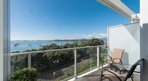 Hotel on Devonport - Image 2