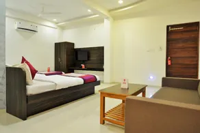 OYO 3955 Hotel Nayan Palace - Image 2