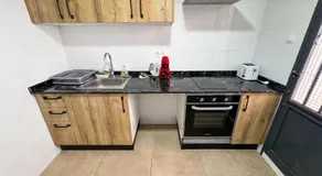 El Piso Bajo - Image 3