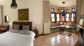 Artemisia House - Image 2