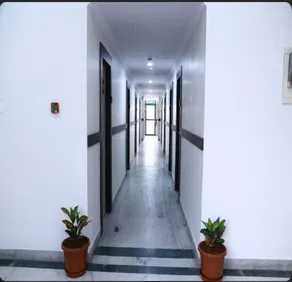 OYO 28386 Hotel Raj Meridian - Image 4