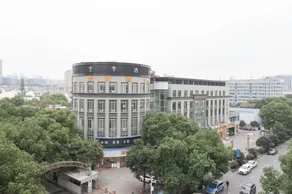 JI Hotel Wuhan Optics Valley University Park Road - Image 3
