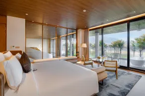 Golfers Paradise: Villa at World-Class Course Edge - Image 2