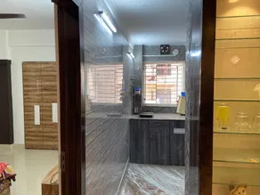 Lovely room in New Alipore - Image 5