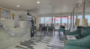 Beach House Inn with POOL & Hot Tub - Image 2