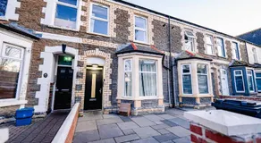 Cosy 2BR Flat Steps from Cardiff Pubs & Town - Image 2