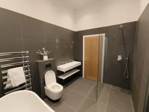 Spacious 3-bed in Great Warley - Image 5