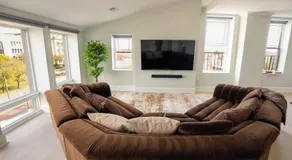 Huge Downtown Baltimore home with parking - Image 2