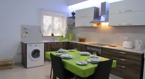 Central Studio Apartment - Image 5
