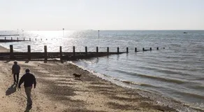Southend Guest House - Close to Beach, Train Station & Southend Airport - Image 2