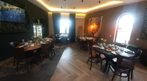 3 Monkeys Hotel - Image 3