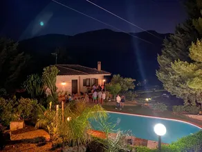 Villa with private pool - Image 3