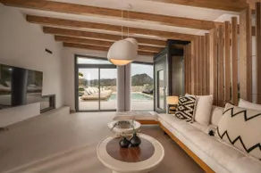 7 Bedrooms Villa with Rooftop Heated Pool - Image 2