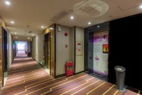 Lavande Hotels Zhuhai Gongbei Port Square Light Rail Terminal - Image 5