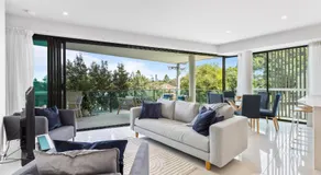 Spacious and Superb 3-bed Apartment - Image 3