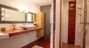 Maison spacieuse avec piscine chauffée, grand jardin et équipements bébé en Dordogne - Image 2