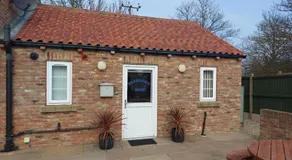 One bedroom barn with free parking - Image 4