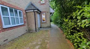 1 Bed flat near Reading Hospital Students Contractors - Image 5