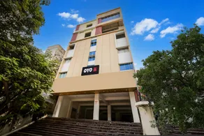 Hotel O by OYO Royal Stay Luxury Rooms - Image 2